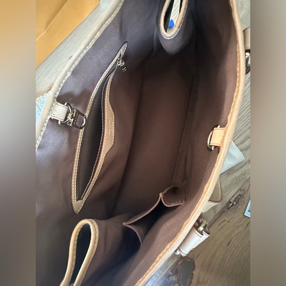 Louis Vuitton Pre-Owned 2006
Batignolles Tote Bag - Picture 7 of 16